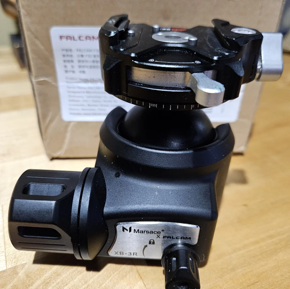 The FALCAM XB-3R F38 PRO Quick Release Plate 360° Dual Panorama Ballhead Tripod